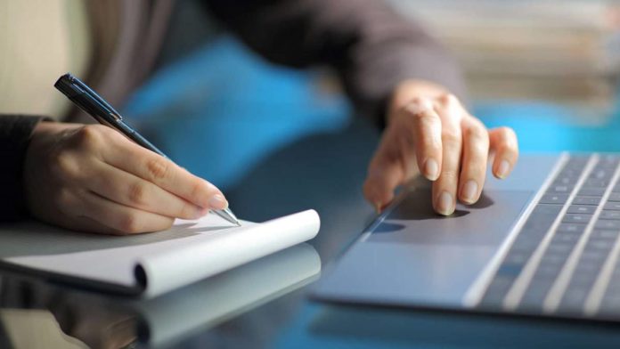 papírra írás tollal