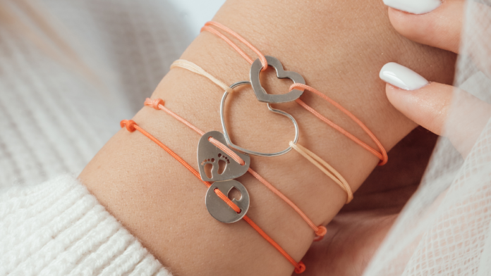 fonal_karkoto_egyedi_ekszer_mas_anyagok_kombinalasa