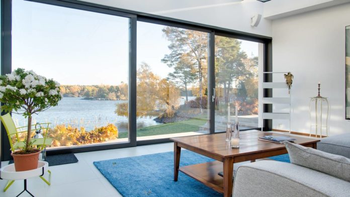 tolóajtó a nappalin