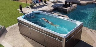 A XXI. század úszás élménye ellenáramoltatós medencében medence