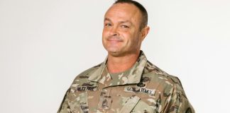 Military stílus, a férfias megjelenésért katona