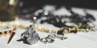 Így döntsd el, hogy az arany vagy az ezüst ékszer áll-e jobban neked Arany és ezüst ékszer