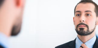 Miért alakul ki a nárcisztikus személyiségzavar? férfi